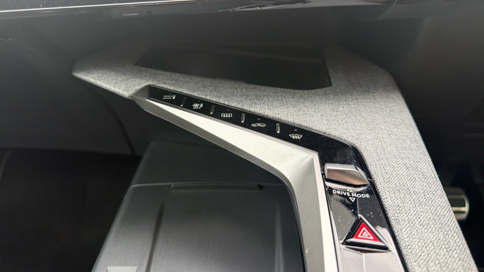 Peugeot 3008 1.2 Hybrid 136 GT 5dr e-DSC6 Petrol Estate - Image 36