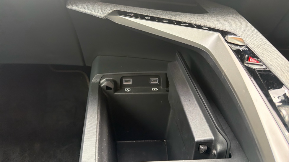 Peugeot 3008 1.2 Hybrid 136 GT 5dr e-DSC6 Petrol Estate - Image 39