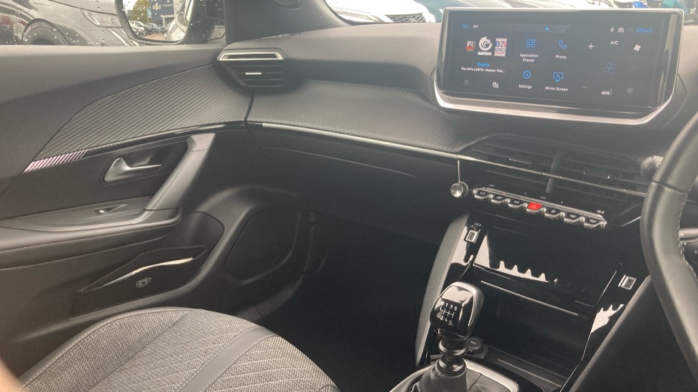 Peugeot 2008 1.2 PureTech 130 Allure 5dr Petrol Estate - Image 14