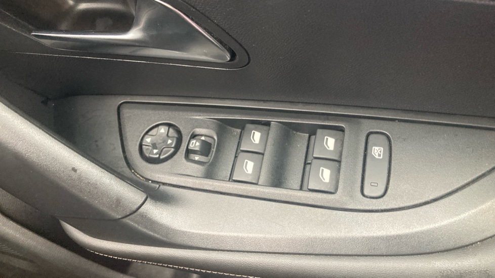 Peugeot 2008 1.2 PureTech 130 Allure 5dr Petrol Estate - Image 26
