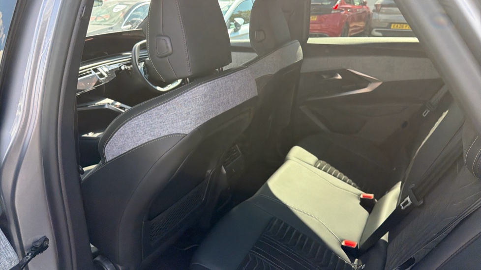 Peugeot 3008 1.2 Hybrid 136 GT 5dr e-DSC6 Petrol Estate - Image 16