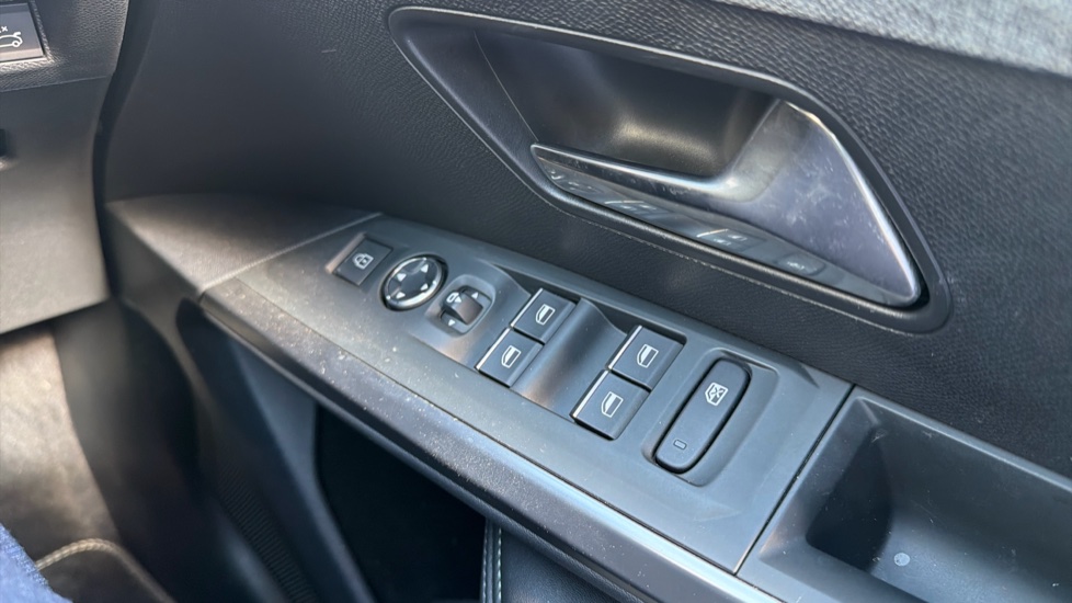 Peugeot 3008 1.2 Hybrid 136 GT 5dr e-DSC6 Petrol Estate - Image 25
