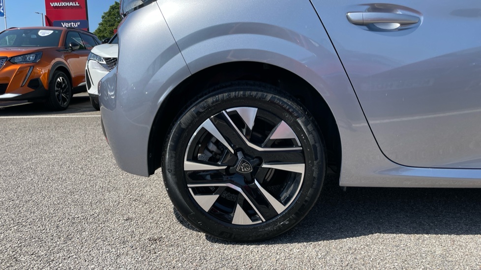 Peugeot 208 1.2 PureTech 100 Allure 5dr Petrol Hatchback - Image 7