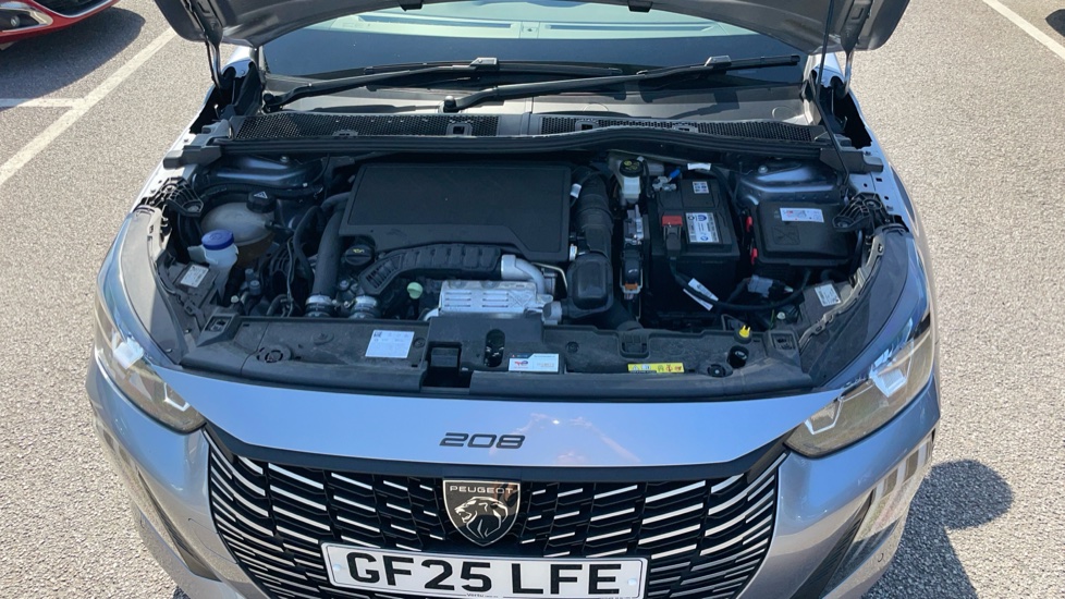 Peugeot 208 1.2 PureTech 100 Allure 5dr Petrol Hatchback - Image 8