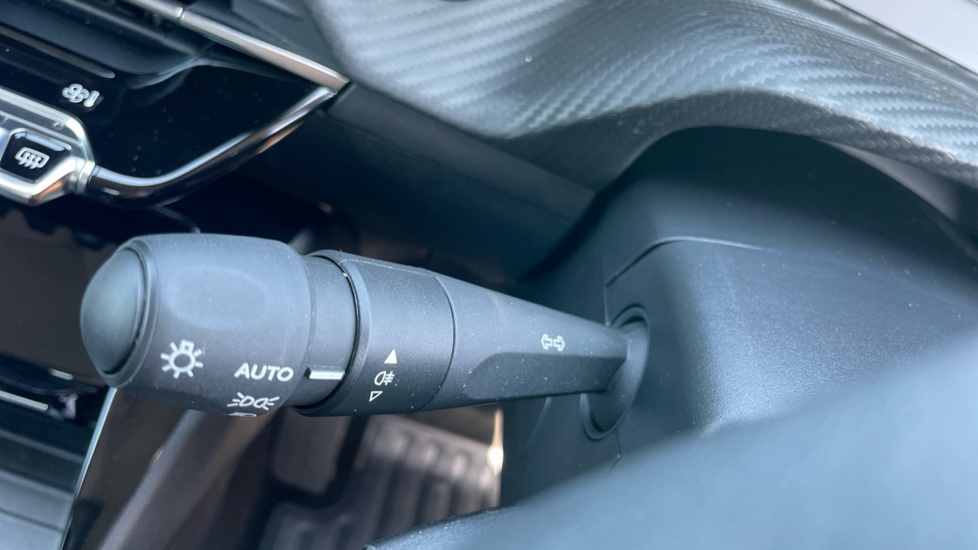 Peugeot 208 1.2 PureTech 100 Allure 5dr Petrol Hatchback - Image 23