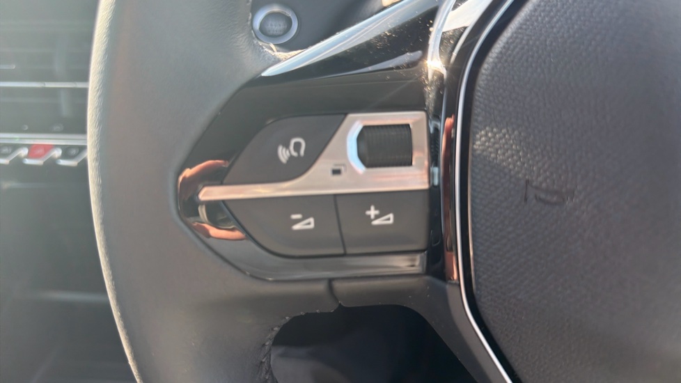 Peugeot 208 1.2 PureTech 100 Active 5dr Petrol Hatchback - Image 21