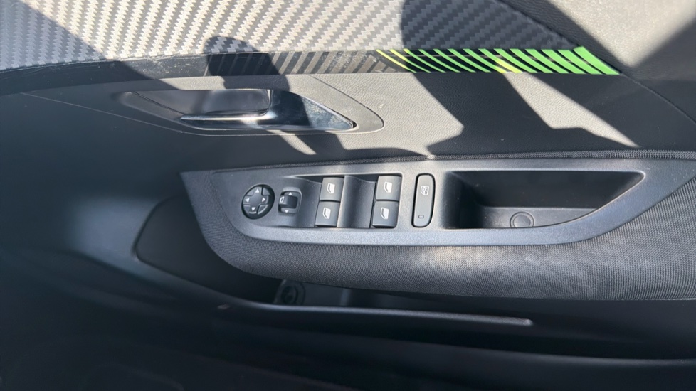 Peugeot 208 1.2 PureTech 100 Active 5dr Petrol Hatchback - Image 23