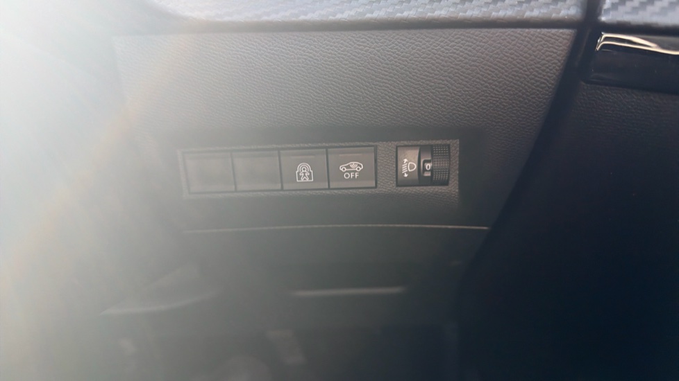 Peugeot 208 1.2 PureTech 100 Active 5dr Petrol Hatchback - Image 24