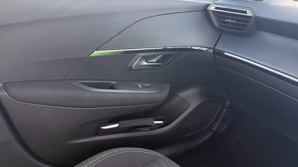 Peugeot 208 1.2 PureTech 100 Active 5dr Petrol Hatchback - Image 36