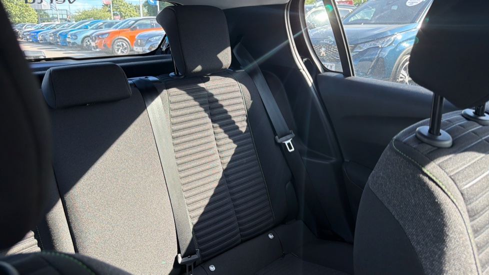 Peugeot 208 1.2 PureTech 100 Active 5dr Petrol Hatchback - Image 38