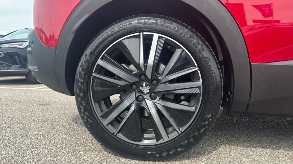 Peugeot 3008 1.6 Hybrid4 300 GT 5dr e-EAT8 Estate - Image 7