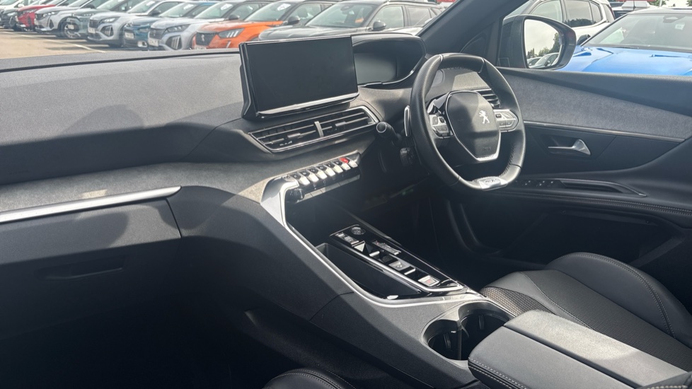 Peugeot 3008 1.6 Hybrid4 300 GT 5dr e-EAT8 Estate - Image 9