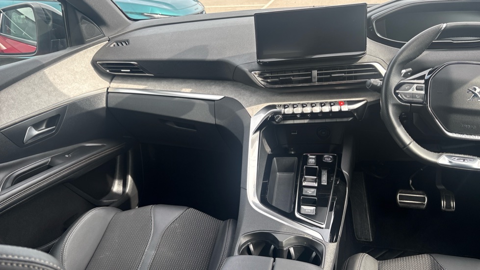 Peugeot 3008 1.6 Hybrid4 300 GT 5dr e-EAT8 Estate - Image 14