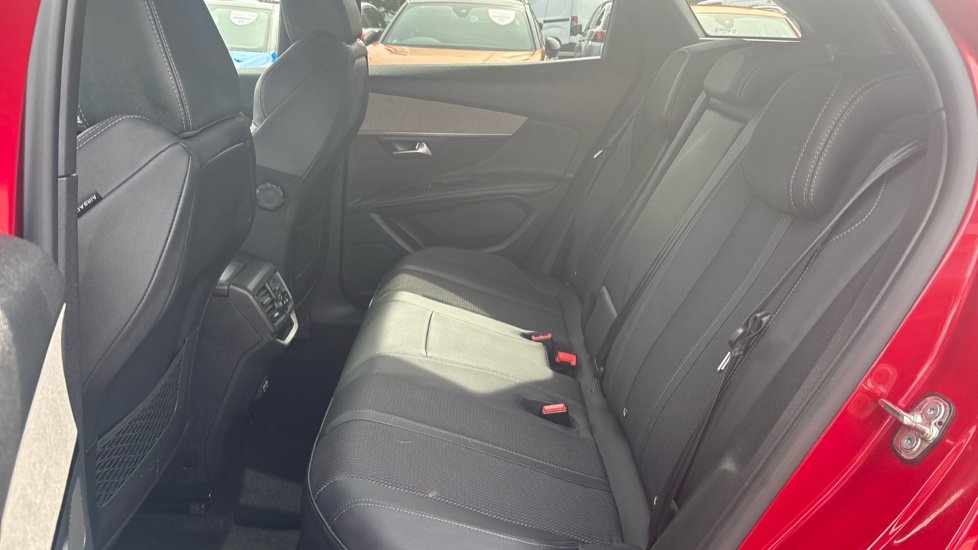 Peugeot 3008 1.6 Hybrid4 300 GT 5dr e-EAT8 Estate - Image 16