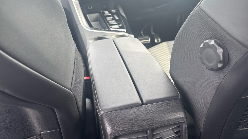 Peugeot 3008 1.6 Hybrid4 300 GT 5dr e-EAT8 Estate - Image 24