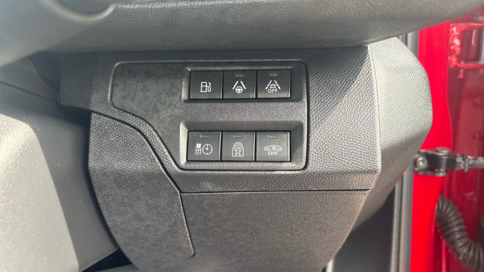 Peugeot 3008 1.6 Hybrid4 300 GT 5dr e-EAT8 Estate - Image 36