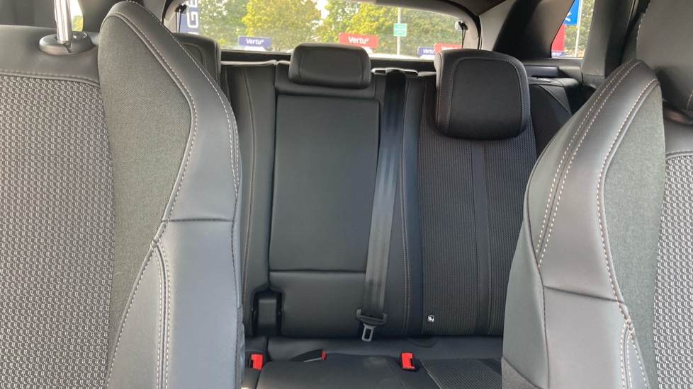 Peugeot 3008 1.2 Hybrid 136 GT 5dr e-DSC6 Petrol Estate - Image 15