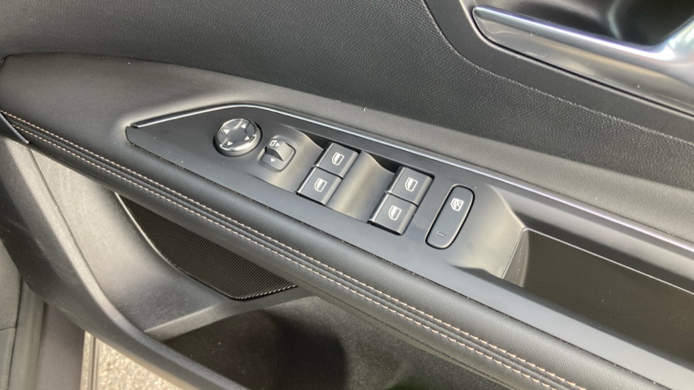 Peugeot 3008 1.2 Hybrid 136 GT 5dr e-DSC6 Petrol Estate - Image 28