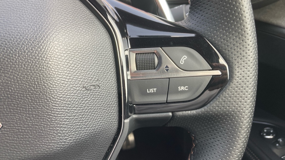 Peugeot 3008 1.2 Hybrid 136 GT 5dr e-DSC6 Petrol Estate - Image 31