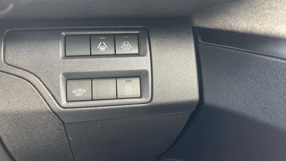 Peugeot 3008 1.2 Hybrid 136 GT 5dr e-DSC6 Petrol Estate - Image 34