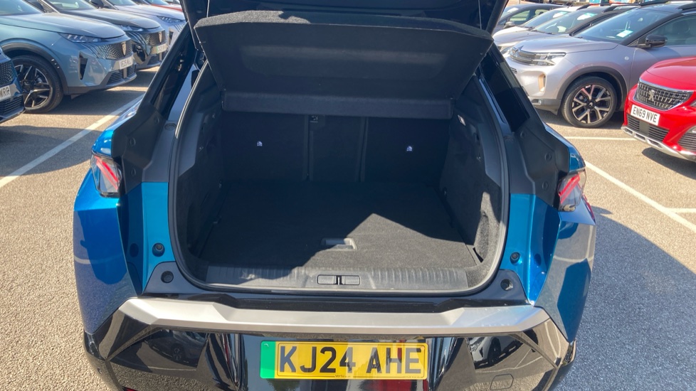 Peugeot 3008 157kW GT 73kWh 5dr Auto Electric Estate - Image 4