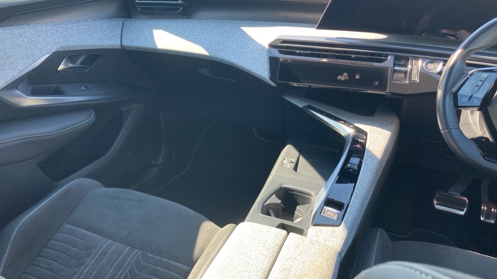 Peugeot 3008 157kW GT 73kWh 5dr Auto Electric Estate - Image 14