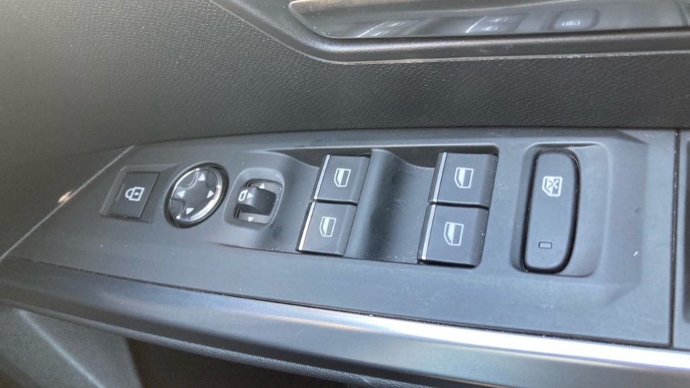 Peugeot 3008 157kW GT 73kWh 5dr Auto Electric Estate - Image 23