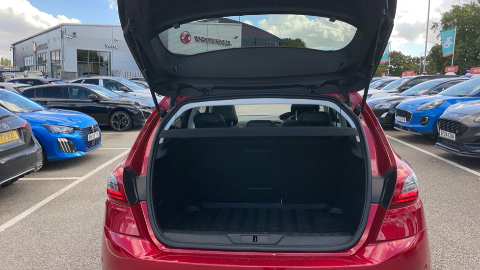 Peugeot 308 1.2 PureTech 130 Tech Edition 5dr Petrol Hatchback - Image 4