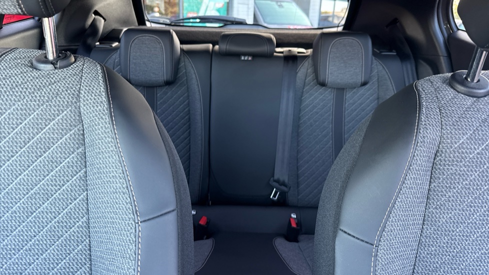 Peugeot 2008 1.2 PureTech 130 Allure 5dr EAT8 Petrol Estate - Image 15