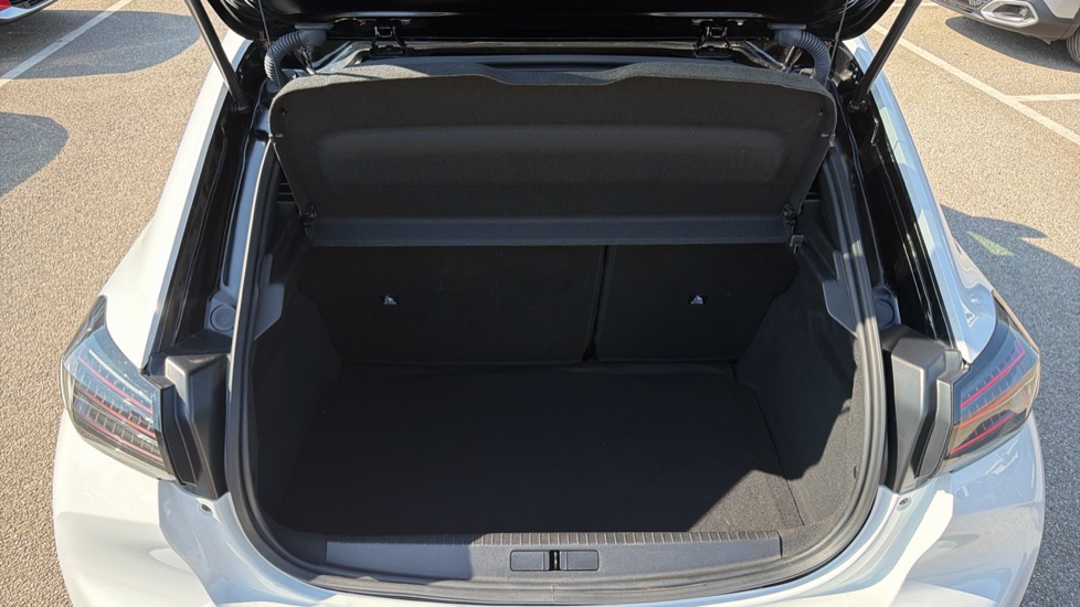 Peugeot 208 1.2 Hybrid 136 GT 5dr e-DSC6 Petrol Hatchback - Image 4
