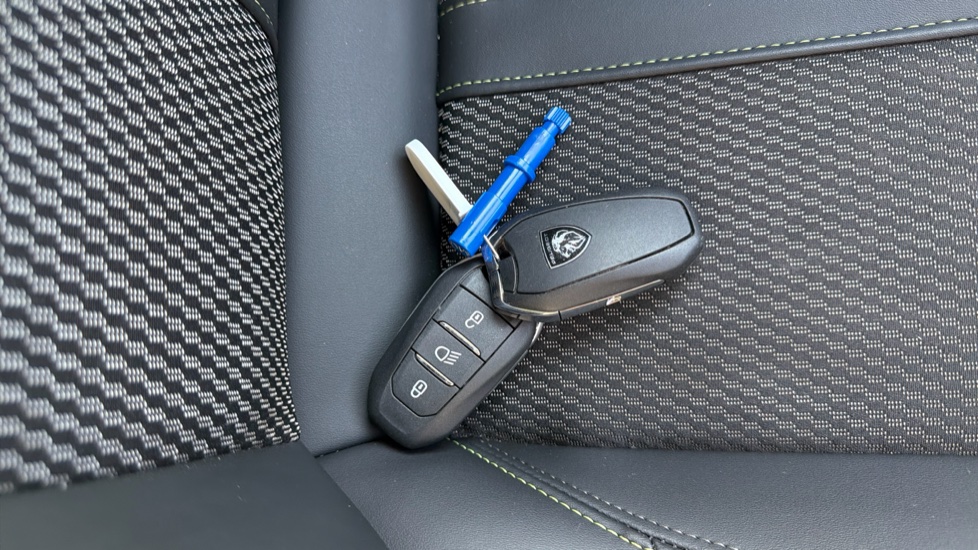 Peugeot 208 1.2 Hybrid 136 GT 5dr e-DSC6 Petrol Hatchback - Image 19