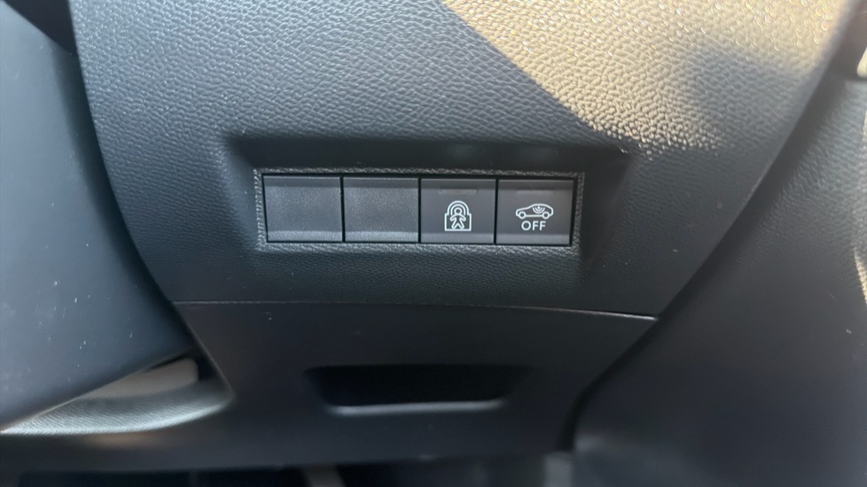 Peugeot 208 1.2 Hybrid 136 GT 5dr e-DSC6 Petrol Hatchback - Image 25