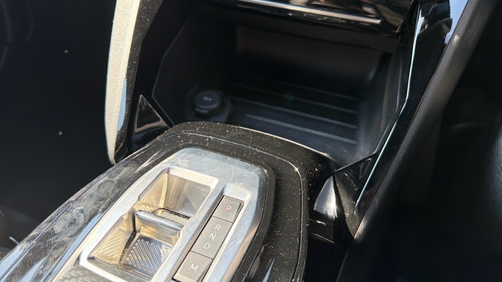 Peugeot 208 1.2 Hybrid 136 GT 5dr e-DSC6 Petrol Hatchback - Image 31