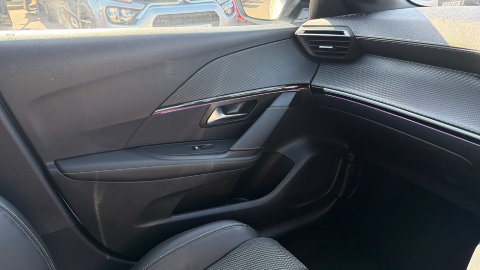 Peugeot 208 1.2 Hybrid 136 GT 5dr e-DSC6 Petrol Hatchback - Image 37
