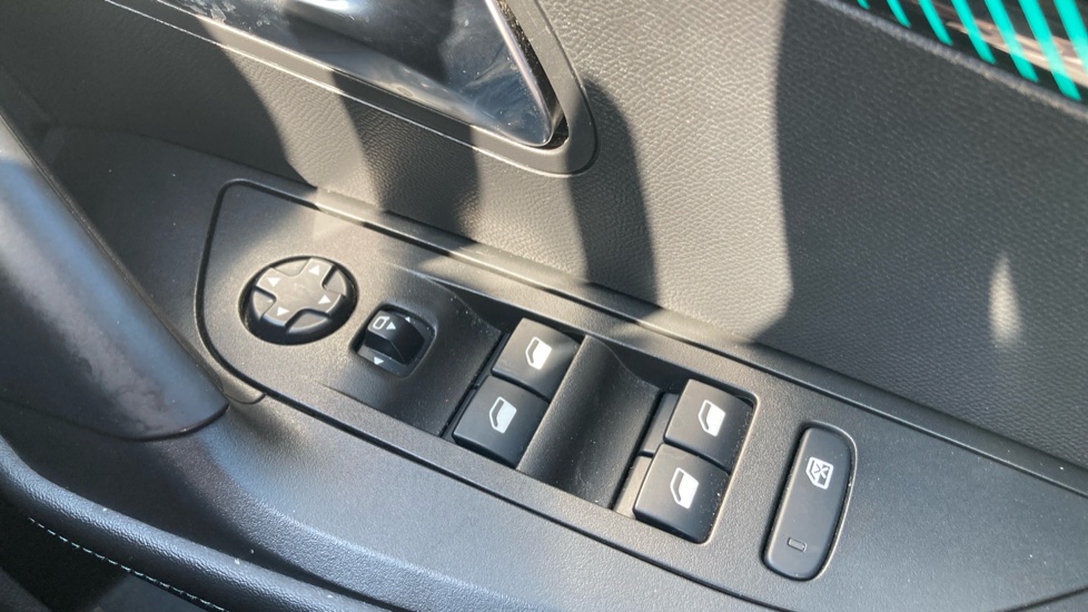 Peugeot 2008 1.2 PureTech 130 Allure 5dr EAT8 Petrol Estate - Image 24