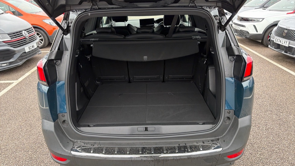 Peugeot 5008 1.2 PureTech Allure Premium+ 5dr EAT8 Petrol Estate - Image 4