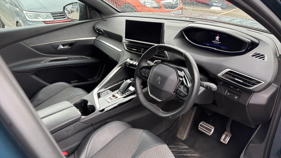 Peugeot 5008 1.2 PureTech Allure Premium+ 5dr EAT8 Petrol Estate - Image 11