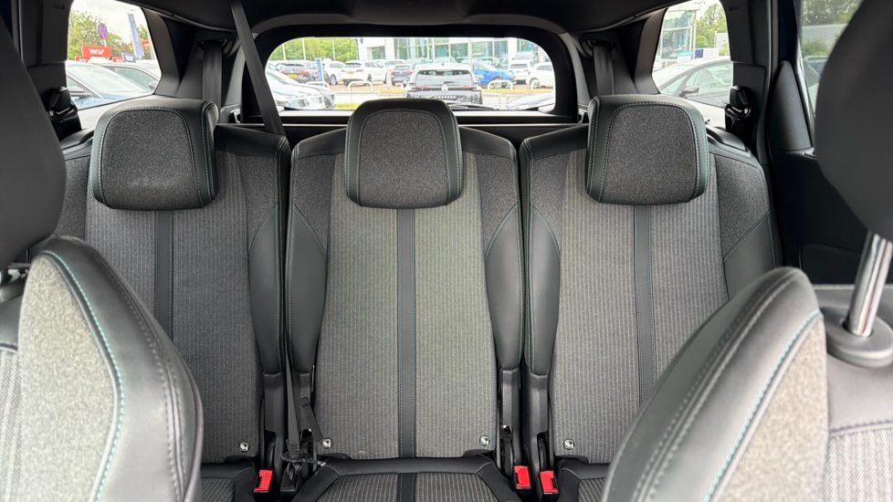 Peugeot 5008 1.2 PureTech Allure Premium+ 5dr EAT8 Petrol Estate - Image 15