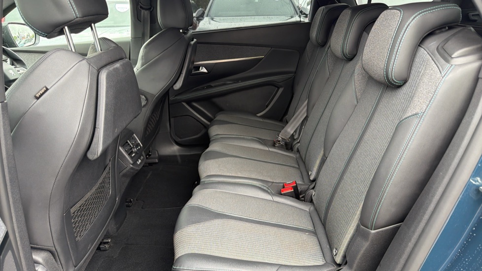 Peugeot 5008 1.2 PureTech Allure Premium+ 5dr EAT8 Petrol Estate - Image 16
