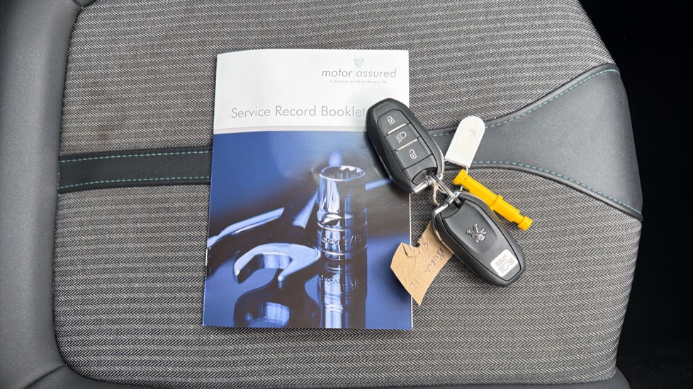 Peugeot 5008 1.2 PureTech Allure Premium+ 5dr EAT8 Petrol Estate - Image 19