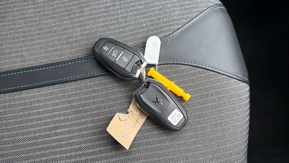 Peugeot 5008 1.2 PureTech Allure Premium+ 5dr EAT8 Petrol Estate - Image 20