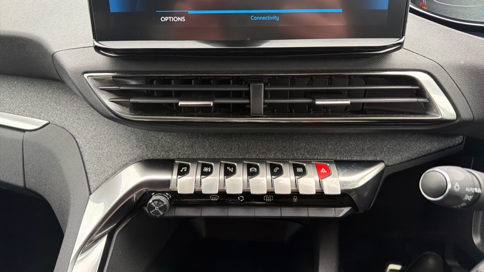 Peugeot 5008 1.2 PureTech Allure Premium+ 5dr EAT8 Petrol Estate - Image 31