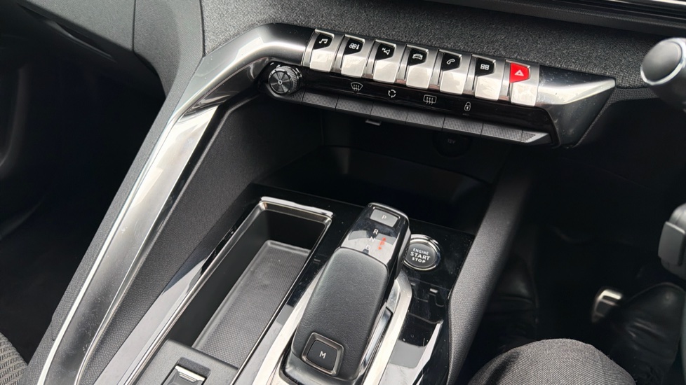 Peugeot 5008 1.2 PureTech Allure Premium+ 5dr EAT8 Petrol Estate - Image 33