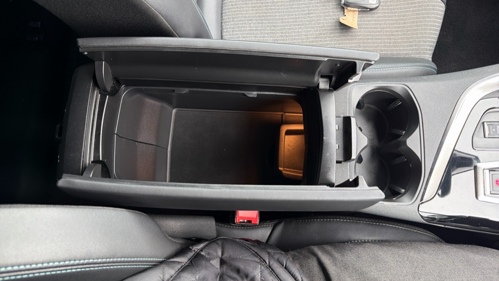 Peugeot 5008 1.2 PureTech Allure Premium+ 5dr EAT8 Petrol Estate - Image 36