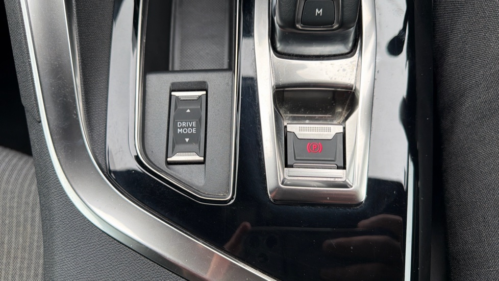 Peugeot 5008 1.2 PureTech Allure Premium+ 5dr EAT8 Petrol Estate - Image 41