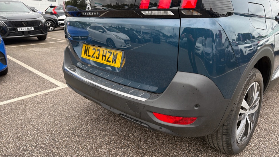 Peugeot 5008 1.2 PureTech Allure Premium+ 5dr EAT8 Petrol Estate - Image 45