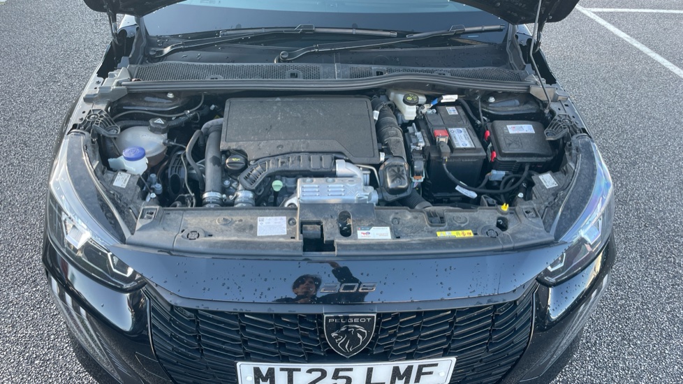 Peugeot 208 1.2 PureTech 100 Allure 5dr Petrol Hatchback - Image 8