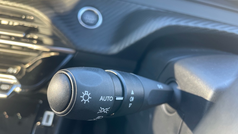 Peugeot 208 1.2 PureTech 100 Allure 5dr Petrol Hatchback - Image 23
