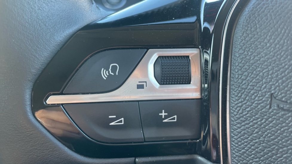Peugeot 208 1.2 PureTech 100 Allure 5dr Petrol Hatchback - Image 25