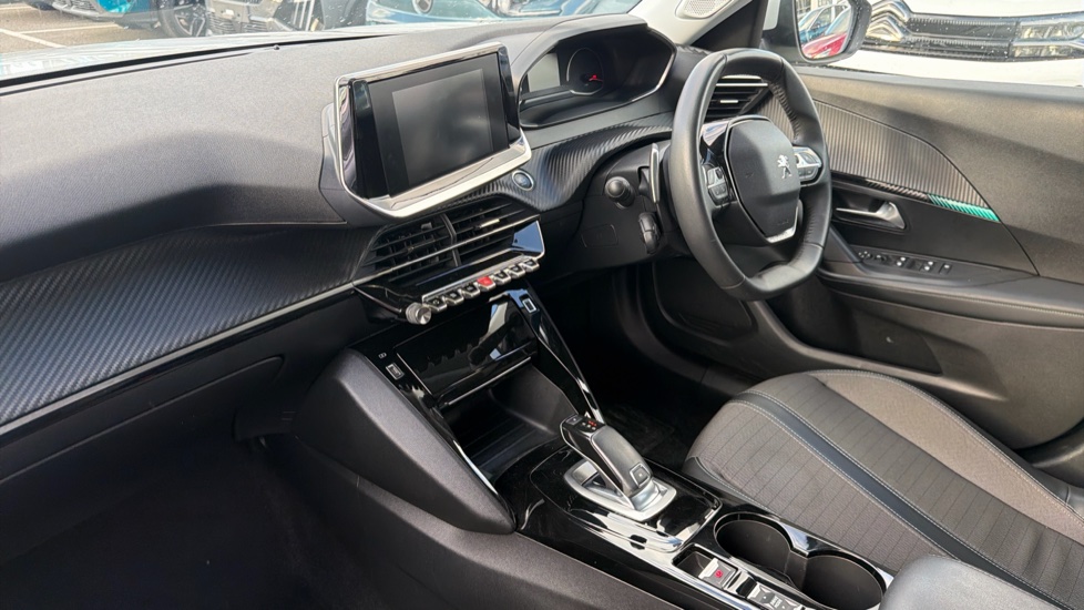 Peugeot 2008 1.2 PureTech 130 Allure 5dr EAT8 Petrol Estate - Image 9
